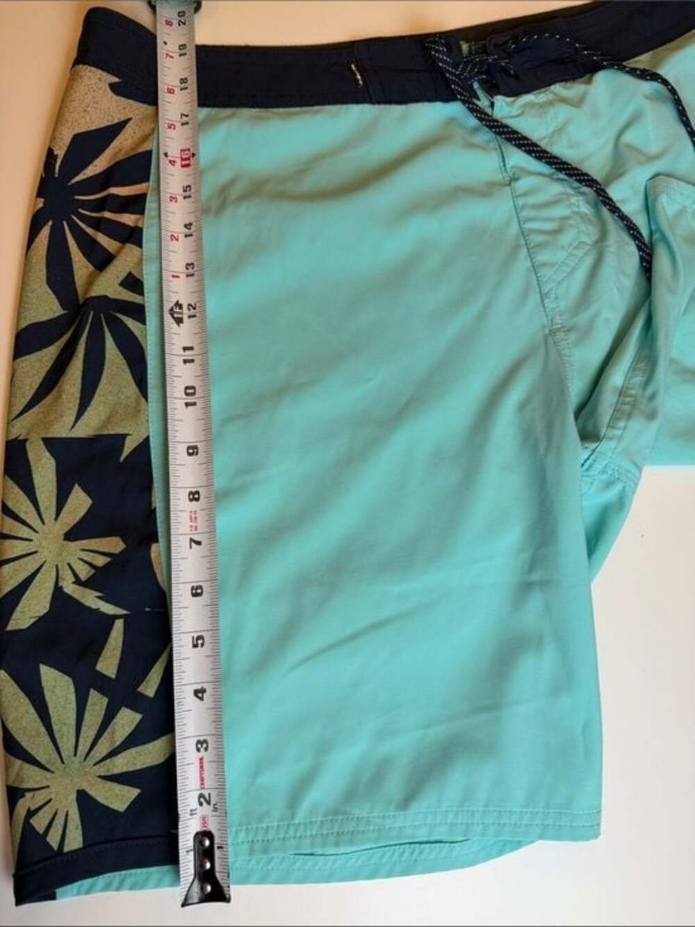 Quiksilver Surfsilk Arch 19" Aqua and Navy Floral Panel Board Shorts - Picture 10 of 10